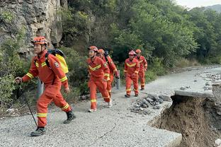 众志成城，曼联本场共计13次封堵对手射门，创本赛季英超纪录